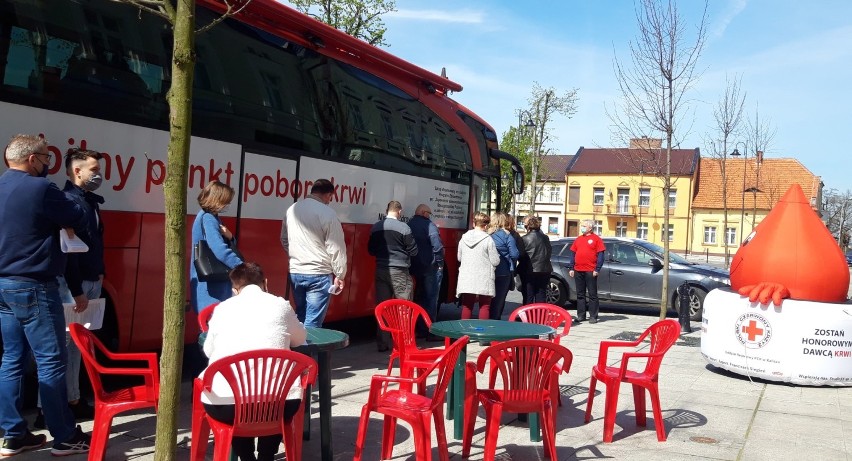 Krwiobus w Stawiszynie. Chętnych do oddania krwi nie brakowało. ZDJĘCIA