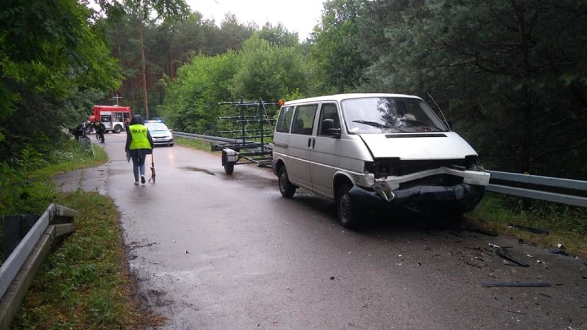 Gmina Wielgomłyny: Wypadek w Pratkowicach. Czołowe zderzenie 2 pojazdów. Ranni [ZDJĘCIA]