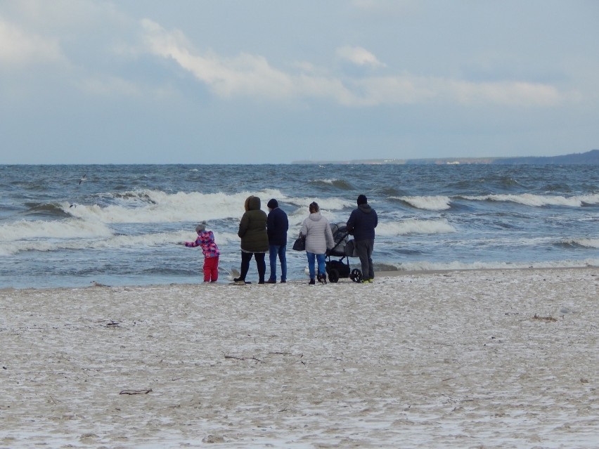 Ostatni weekend stycznia w Ustce. Spacerowiczów nie zabrakło [ZDJĘCIA]