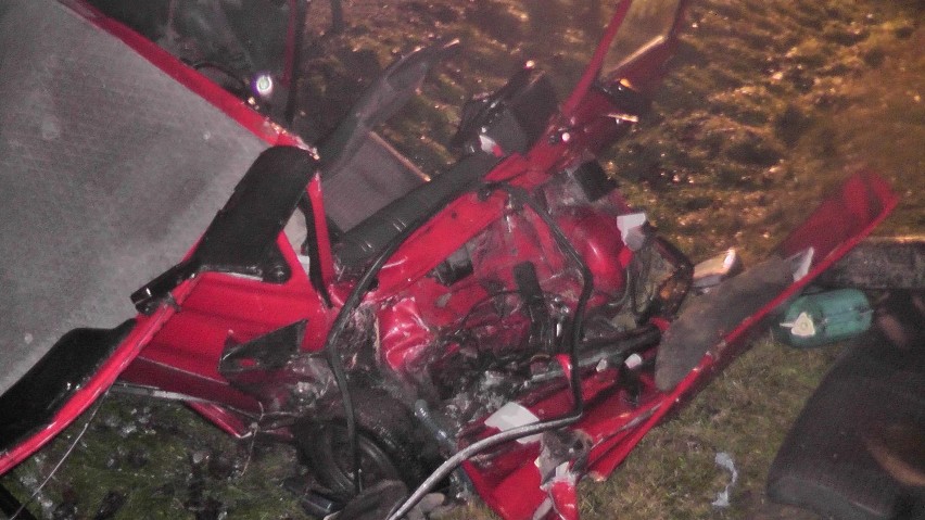 Wypadek na DK11 w Strzybnicy. Pijany kierowca malucha uderzył w tira