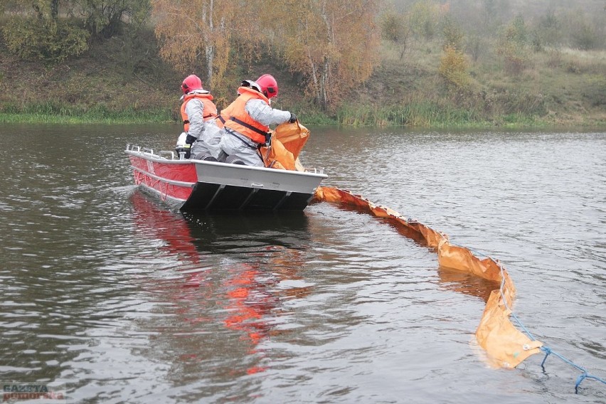 W piątek na zalewie wiślanym w rejonie Zarzeczewa...