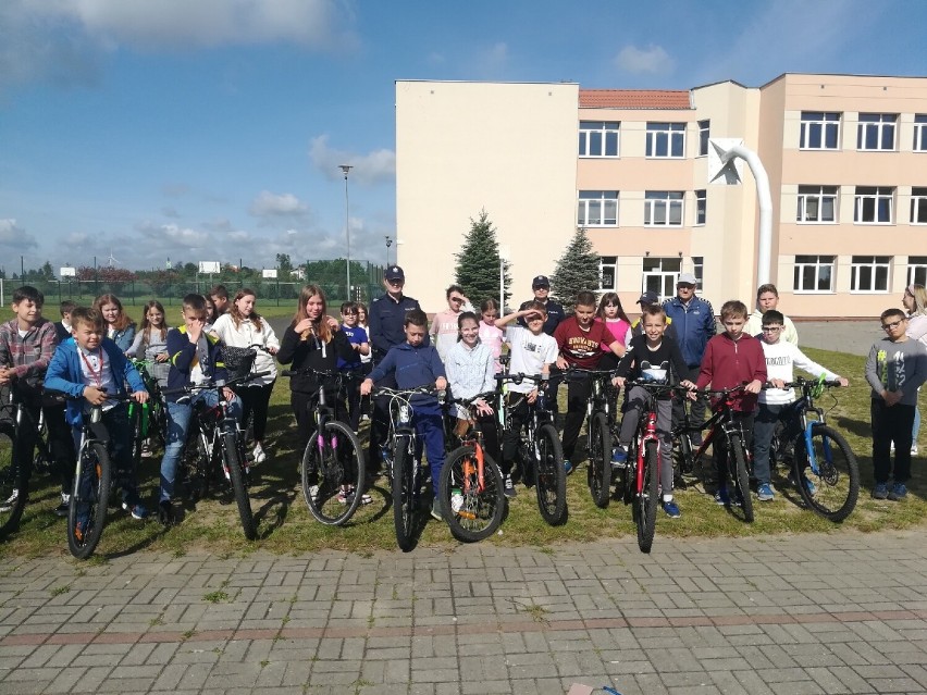 Egzamin na kartę rowerową w szkoła w Bożejewicach i Żninie.