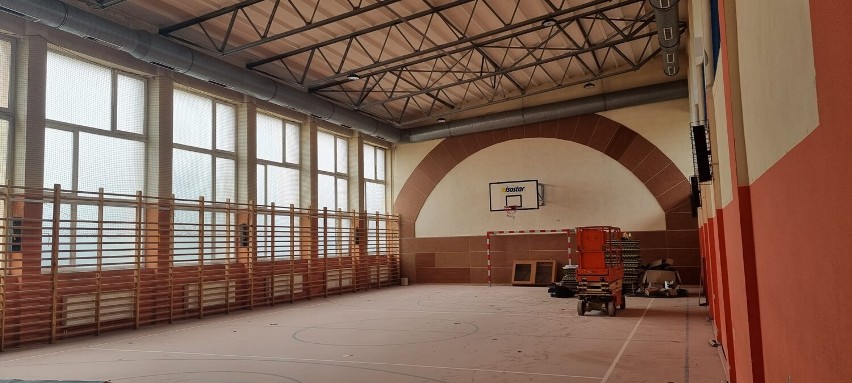 Szkoły w Pleszewie przypominają prawdziwy plac budowy....
