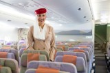 Emirates, rekrutacja w Warszawie. Prestiżowe linie lotnicze szukają stewardess i stewardów. Ile można zarobić?