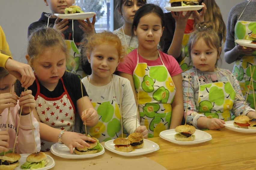 Nowy Dwór Gdański. Kurs gotowania dla dzieci w Żuławskim Parku Historycznym [GALERIA]