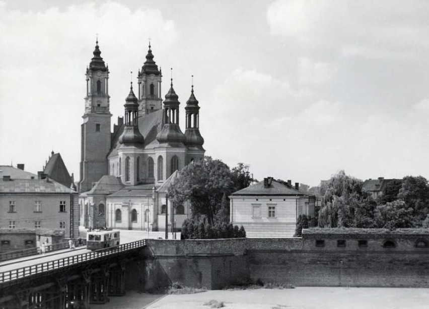 Most pomiędzy Ostrowem Tumskim a Śródką istniał do 1970 r....