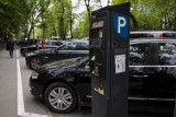 Parkowanie, Warszawa. Zapłacimy za parking bez chodzenia do parkomatu. Jak działa mobiParking?