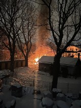 W Bielsku-Białej płonęły budynki gospodarcze. Ogień pojawił się w podobnym czasie