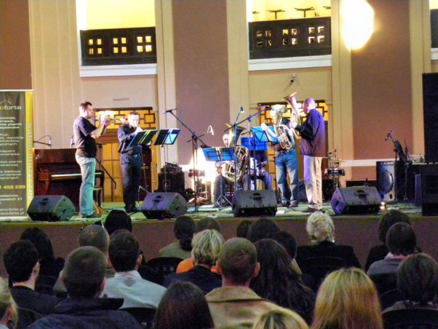 Janina Band przywitała uczestnik&oacute;w &quot;szOPEN kONCERT&quot;. Fot. Piotr A. Jeleń