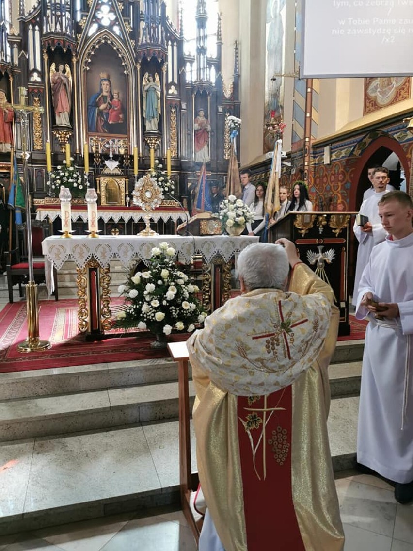 BOŻE CIAŁO: Uroczysta procesja w Kobiernie [ZDJĘCIA]