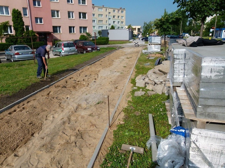 Remontują chodnik na Zamoyskiego w Kutnie