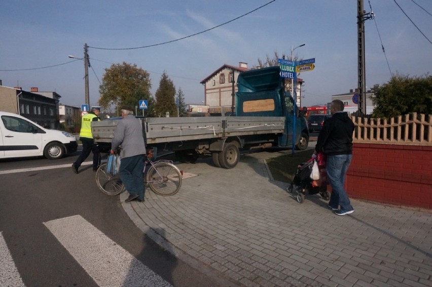 Policjanci z ruchu drogowego przeprowadzili działania Kontrola Drogowa Pieszy. Posypały się mandaty