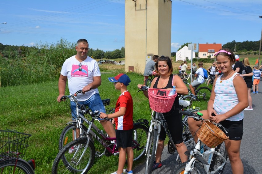 Parada rowerów i rajd rowerowy z ośrodkiem kultury i kołem gospodyń z Bukowiny Sycowskiej [ZDJĘCIA]