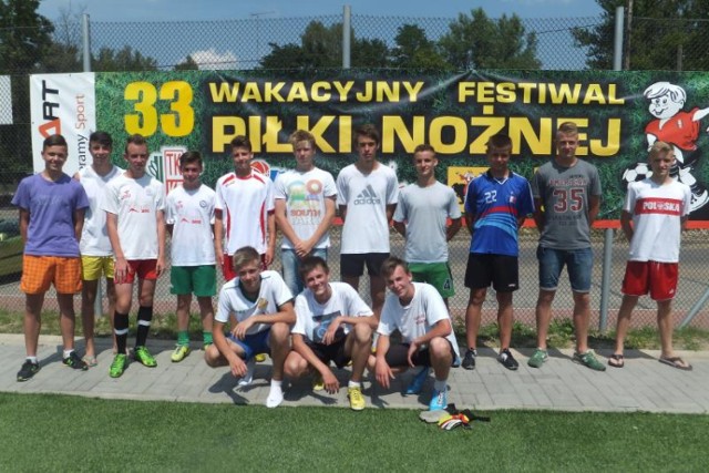 Mundial 2014 w Tomaszowie Maz. Na zdjęciu zwycięska ekipa Belgii: Bartłomiej Chojnacki  (kapitan), Dawid Pawełkiewicz, Michał Żerek, Bartłomiej Świderek, Dawid Wójcik, Michał Bednarski, Bartłomiej Cieślik, Piotr Goworek, Kacper Socha, Aleksander Stępień