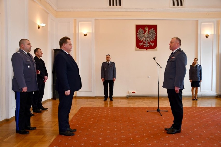 Mamy nowych oficerów policji z komend województwa podlaskiego. Gratulacje od ministra [zdjęcia]