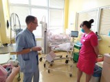 Lębork. Z matką i dzieckiem w szpitalu do dwóch godzin po porodzie. Jakie warunki stawia szpital przy porodach rodzinnych w czasie epidemii?
