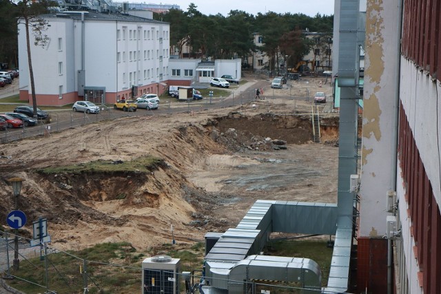 Budimex wrócił na plac budowy szpitala we Włocławku. Ma dokończyć inwestycję do stanu surowego. We wtorek 28 marca 2023 radni zajmą się uchwałą dotyczącą skierowania wniosku do NIK w celu przeprowadzenia kontroli.