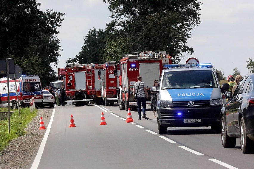 Wypadek w Gniewomirowicach, ciężarna kobieta przewieziona do szpitala
