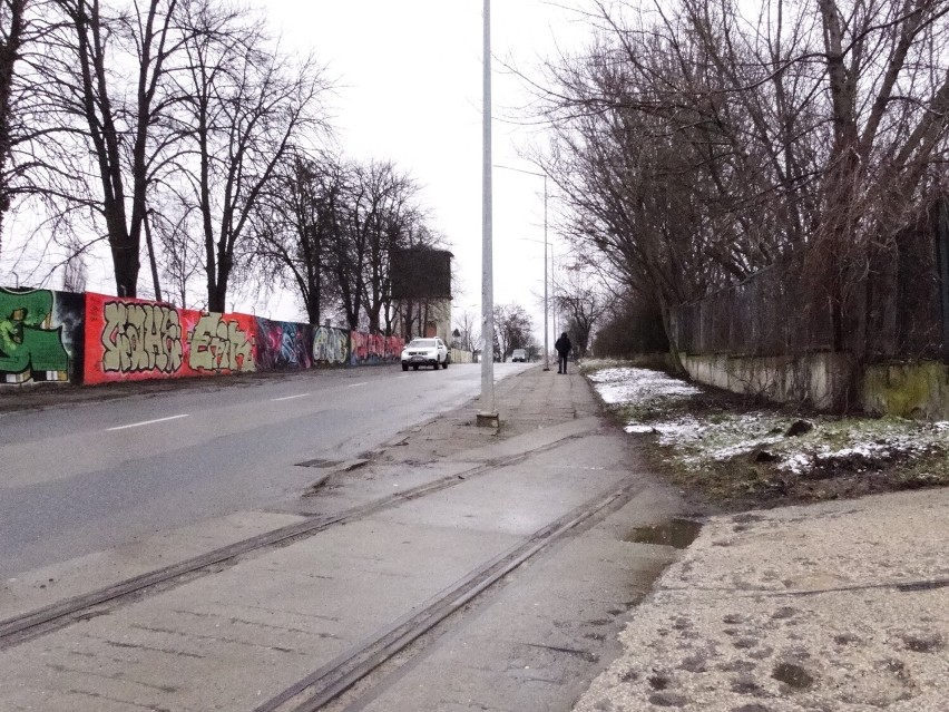 Niebezpieczne tory na ulicy Mazowieckiego w Radomiu. Rowerzyści apelują o likwidację. Dochodziło tam do wypadków