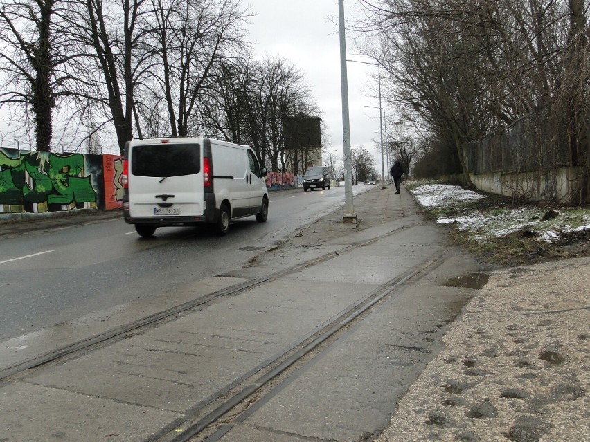 Niebezpieczne tory na ulicy Mazowieckiego w Radomiu. Rowerzyści apelują o likwidację. Dochodziło tam do wypadków