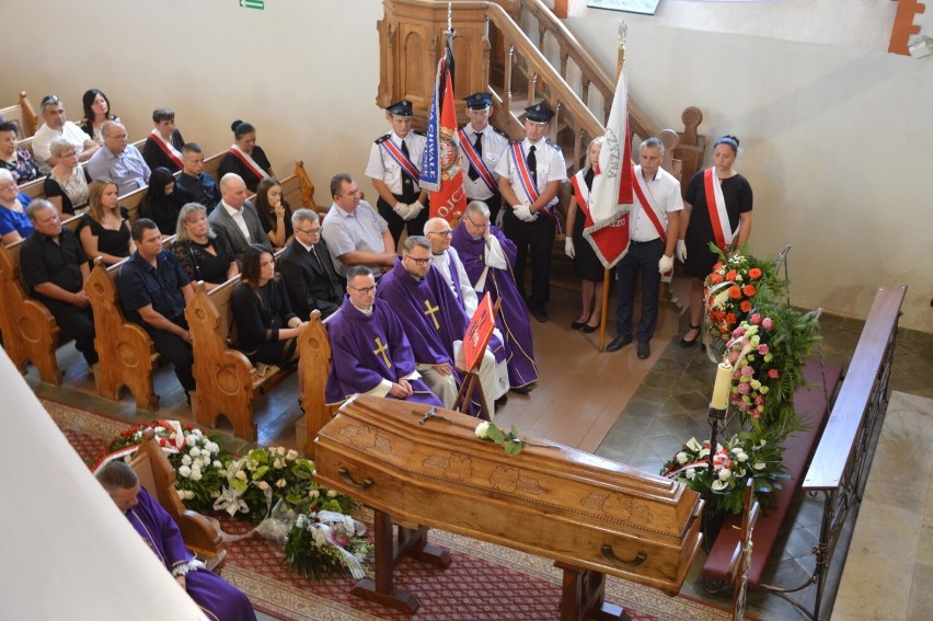 Garczegorze. Ostatnie pożegnanie wójta Ryszarda Wittke. Spoczął w rodzinnej miejscowości