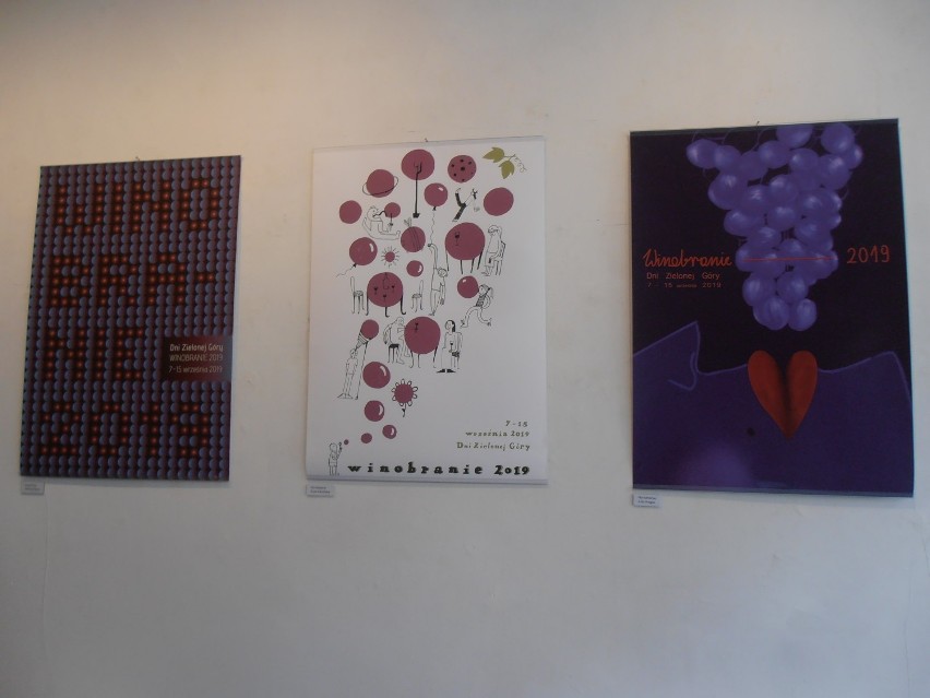 Pokonkursowa wystawa na projekt  winobraniowego plakatu 2019 w Galerii PRO ARTE [ZDJĘCIA]