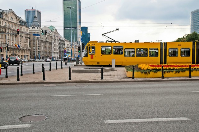 Od 21 kwietnia do końca listopada w warszawskich tramwajach będziemy mogli otrzymać darmową książkę. Lektury będą rozdawane przez wolontariuszy Fundacji "Zmiana". Jest to pierwsza tego typu inicjatywa zorganizowana przez Zarząd Transportu Miejskiego w Warszawie.