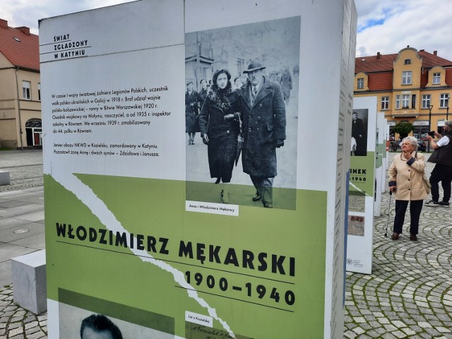 Wystawa na skwierzyńskim rynku opowiada, jak wspaniali ludzie zginęli w Katyniu