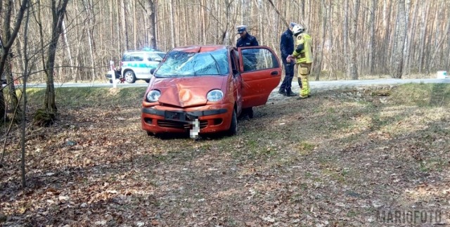 Daewoo tico dachowało na drodze wojewódzkiej nr 463 w Krasiejowie.