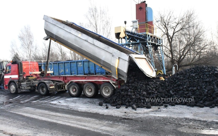 Węgiel w Piotrkowie po preferencyjnej cenie dotarł na skład....