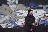 Chorzów: Mona Tusz wraz z seniorami stworzyła międzypokoleniowy mural [ZDJĘCIA]