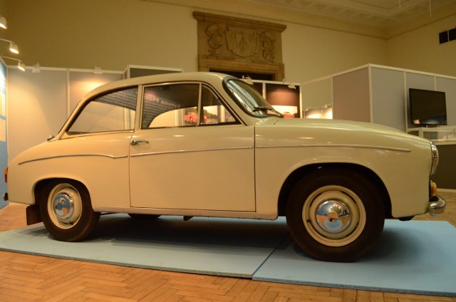 Syrena w Muzeum Techniki w Warszawie. Od 8 marca 2014 można podziwiać różne wersje kultowego auta