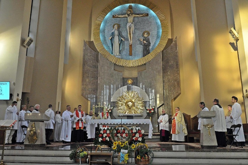 Msza odpustowa ze świętem plonów w parafii pw. św. Maksymiliana Kolbe w Zduńskiej Woli