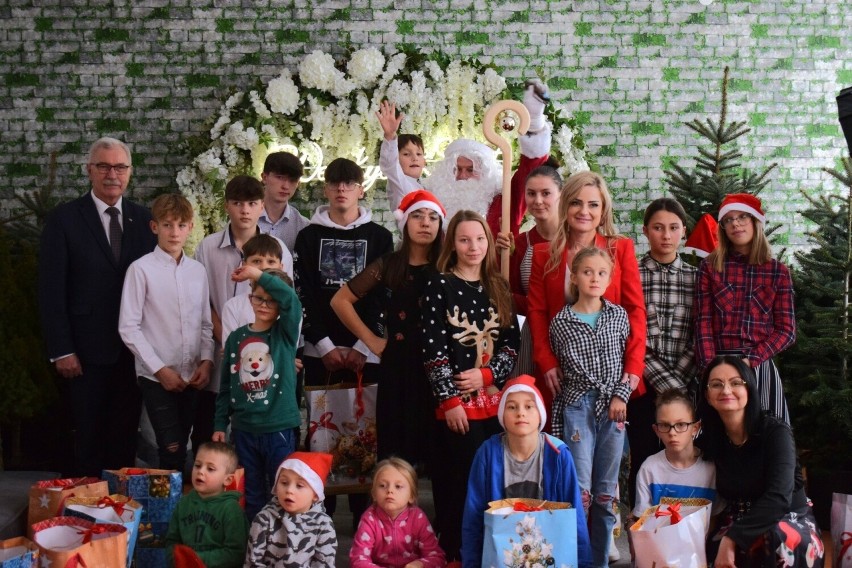 Wizyta św. Mikołaja w Domu Dziecka w Zwierzyńcu