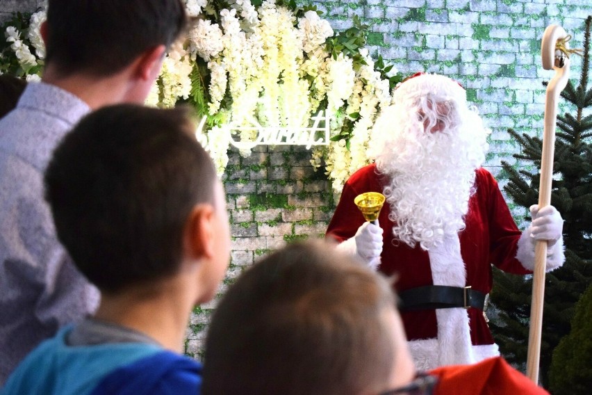 Wizyta św. Mikołaja w Domu Dziecka w Zwierzyńcu