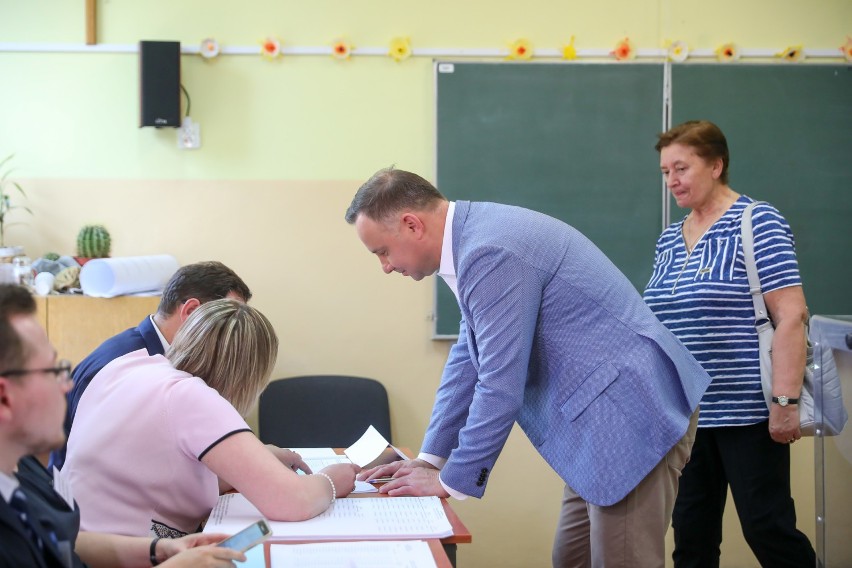 Andrzej Duda oddał głos w eurowyborach [ZDJĘCIA]