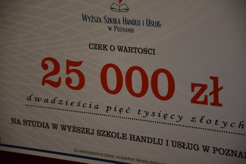 Czeki na naukę dla maturzystów na kwotę 25 tysięcy złotych