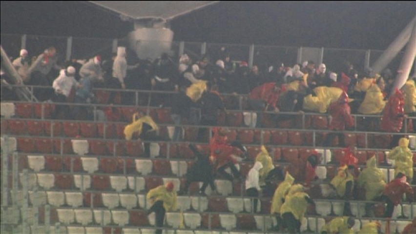 ZAMIESZKI NA MECZU LEGIA - JAGIELLONIA [WIDEO]