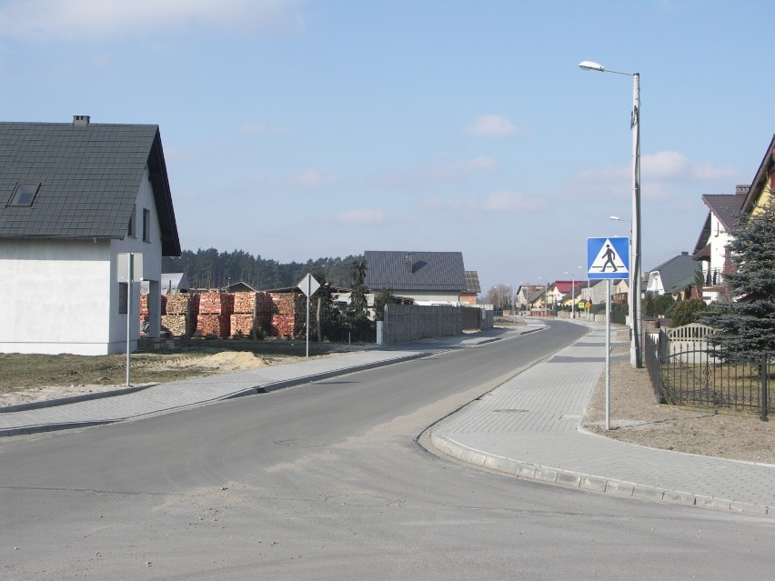 Nowe ulice w Sulmierzycach po 4 miesiącach od oddania do użytku [FOTO]
