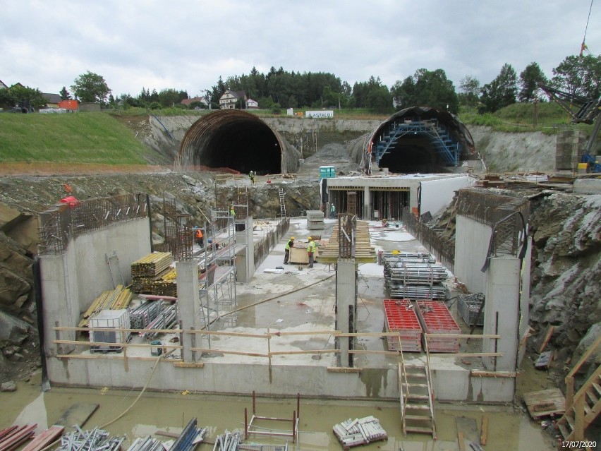 Zakopane. Budowa tunelu pod Luboniem Małym. Prace idą pełną parą [NOWE ZDJĘCIA]