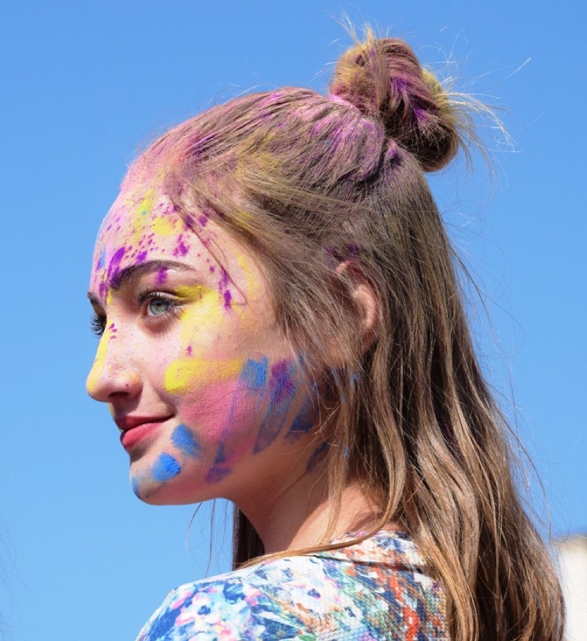 Zamość Holi Festival. Barwy UNESCO na Rynku Wielkim