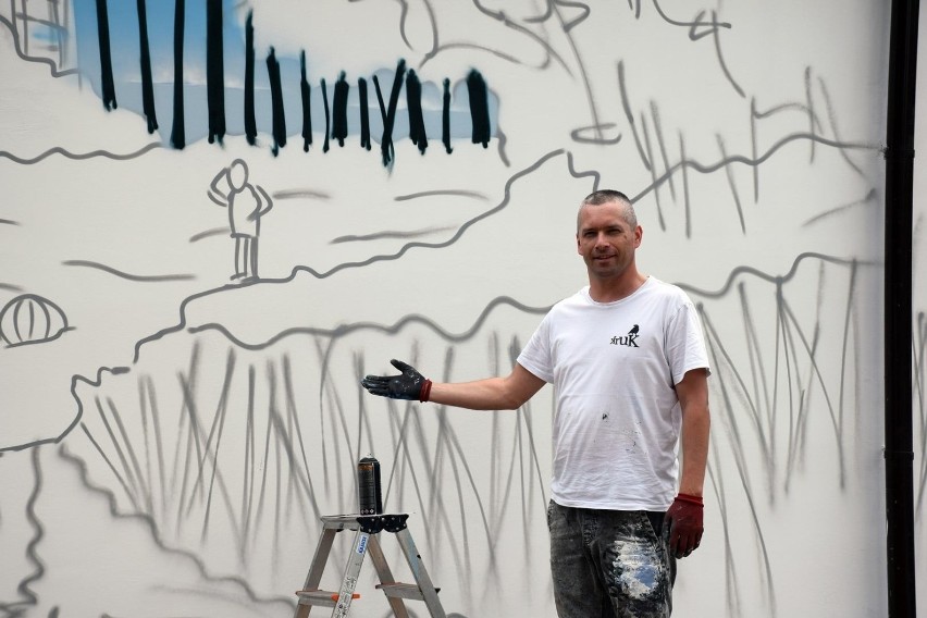 Nasz Kruk maluje u sąsiadów. W Kolumnie powstaje kolejny mural artysty z Pabianic ZDJĘCIA