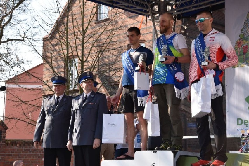 Mistrz Polski z Leszna! Łukasz Wróbel wygrał Mistrzostwa Polski Policjantów w Maratonie [FOTO]