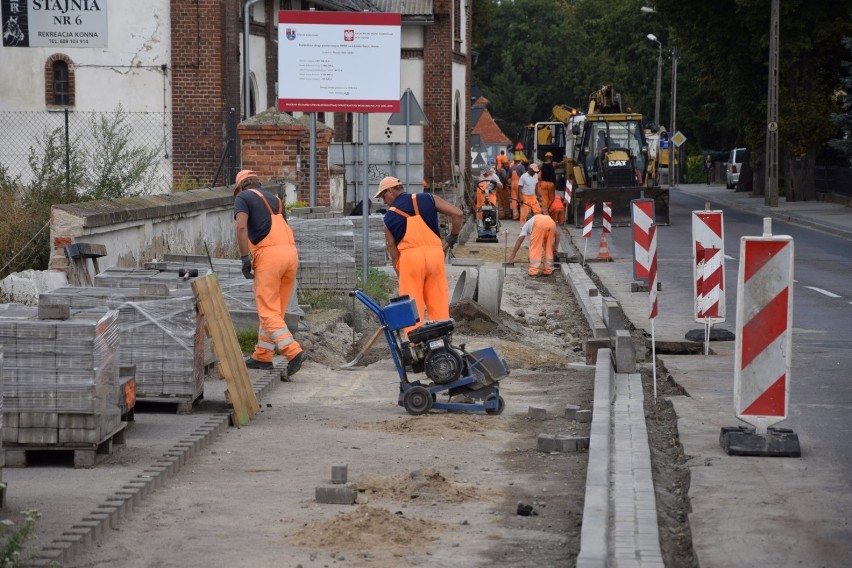 Budowa chodnika w Racocie w ramach przebudowy drogi powiatowej ZDJĘCIA