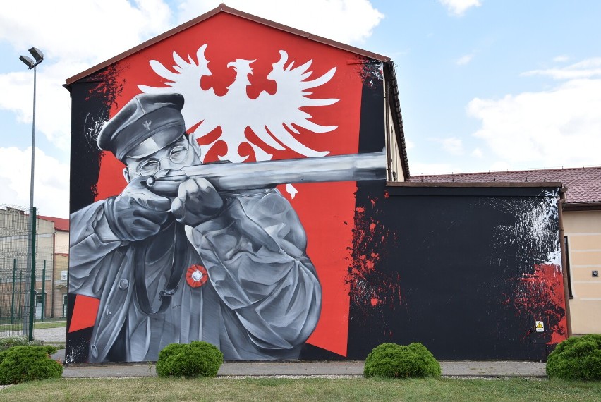 Gmina Kamieniec: Dziś finał wielkiego malowania. Kolejny mural strażaków prawie gotowy!