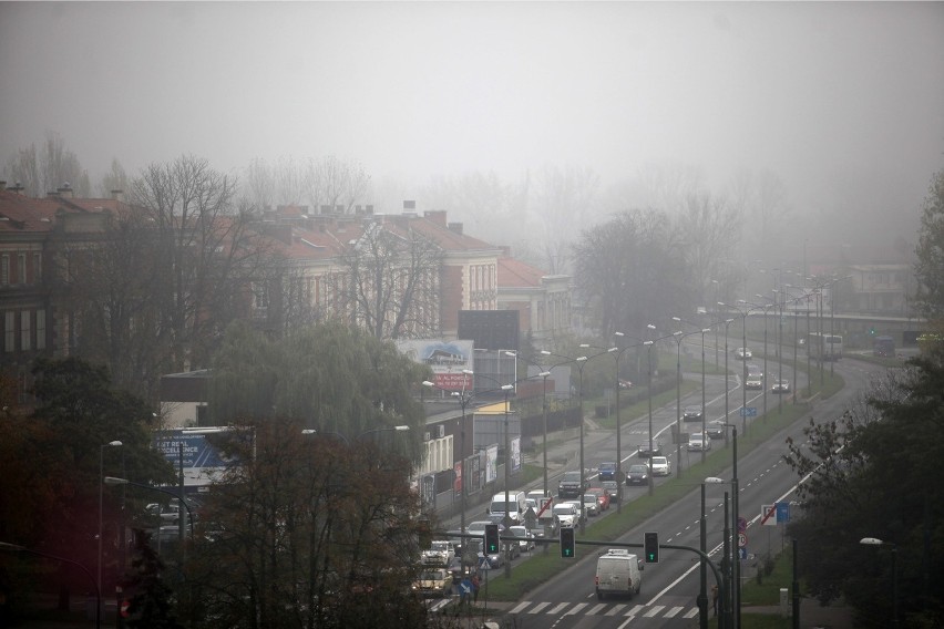 27.10.2014 krakow smog dachy - przekroczone normy nz fot....