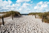 Odkryj 10 rajskich miejsc nad Bałtykiem, które zachwyciły turystów. To najpiękniejsze plaże w Polsce 