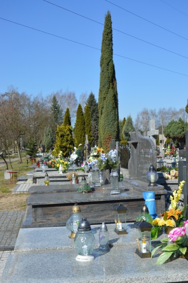 Z cmentarza najczęściej kradzione są wiązanki i znicze