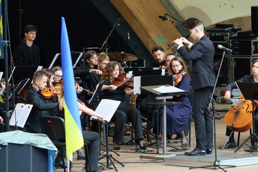 Lublin. Koncert Młodzieżowej Akademickiej Orkiestry Symfonicznej "Słobożański" odbył się w Ogrodzie Saskim