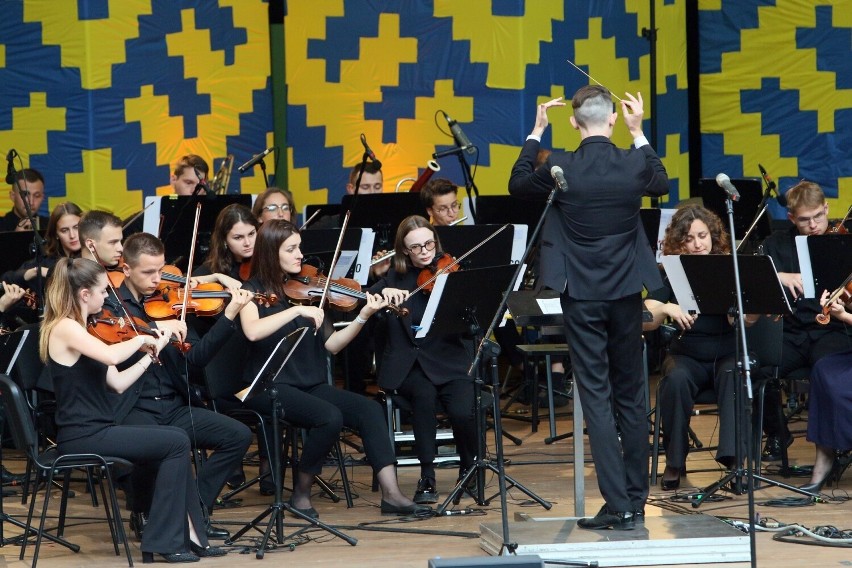 Lublin. Koncert Młodzieżowej Akademickiej Orkiestry Symfonicznej "Słobożański" odbył się w Ogrodzie Saskim